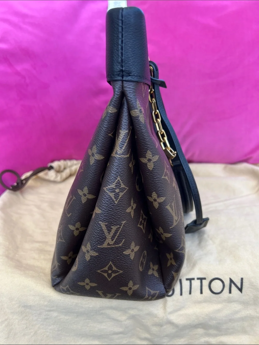 ✨Louis Vuitton Pallas Shopper Tote with Black Trim and Gold Chain Handles✨ - Picture 4 of 13